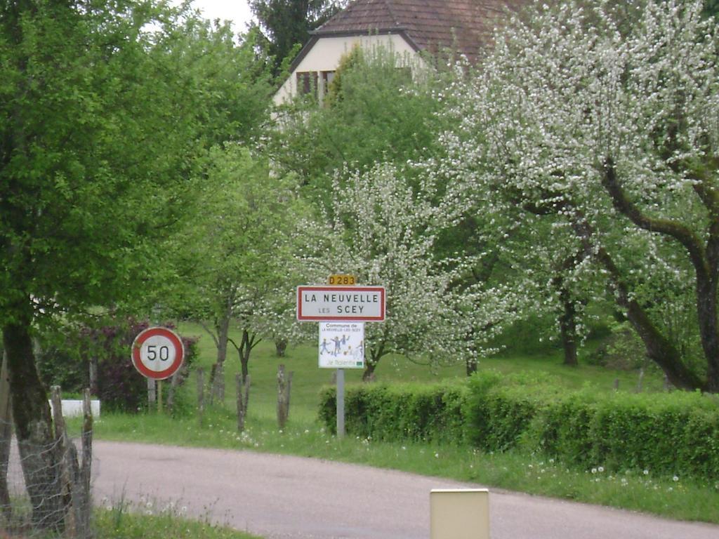 La Ferme De La Velle Bed & Breakfast La Neuvelle-les-Scey Exterior photo